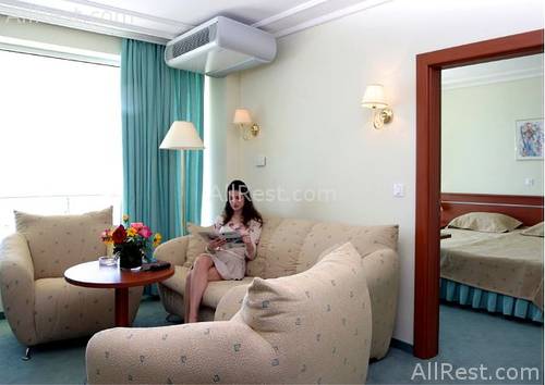 Marina Hotel 5